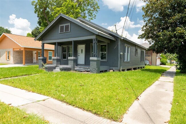 Building Photo - 200 W James Ave