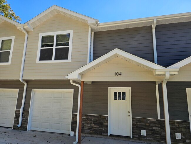 Building Photo - 104 Crystal Springs Rd