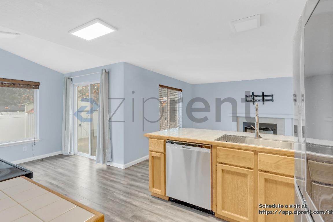 Building Photo - 20277 SW Jay St