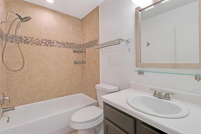 Building Photo - 15003 Chamberlain Ct
