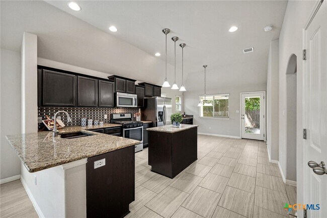 Building Photo - 2500 Highland Haven Dr