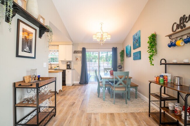 Building Photo - FURNISHED RENTAL-AVAILABLE 3-12 MONTHS STARTING MARCH 4, 2026