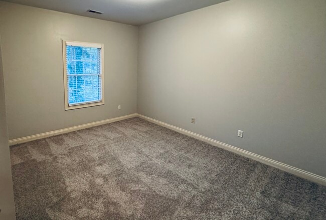 Building Photo - 512 S Grand Ave