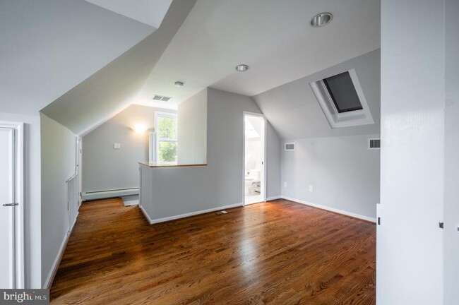 Building Photo - 506 E Windsor Ave