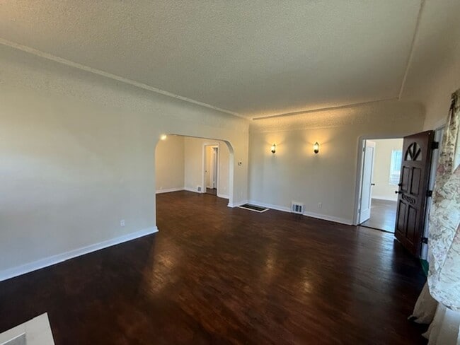 Building Photo - Corner lot home with Lots of Curb Appeal