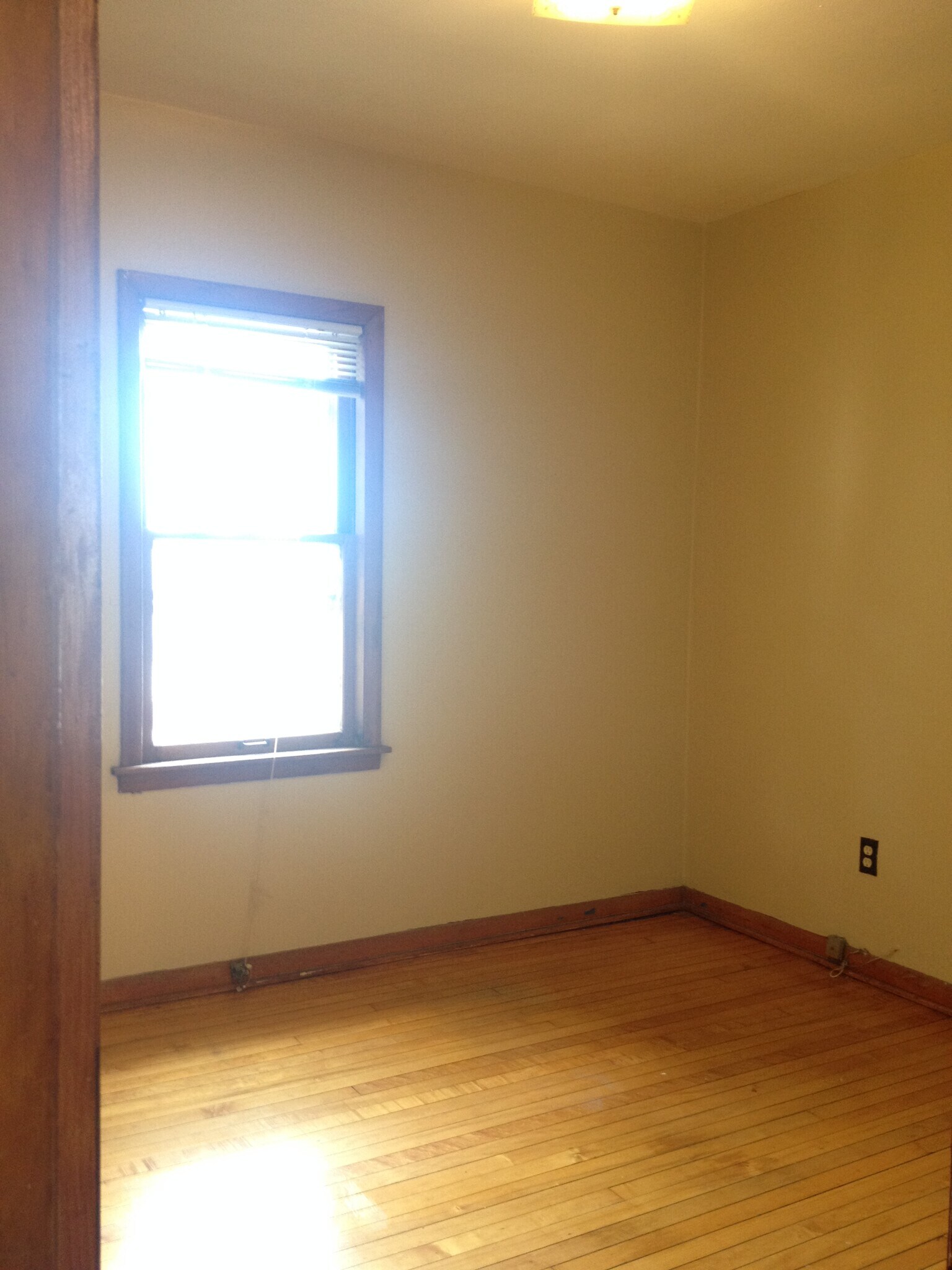 Building Photo - 2421 S Howell Ave