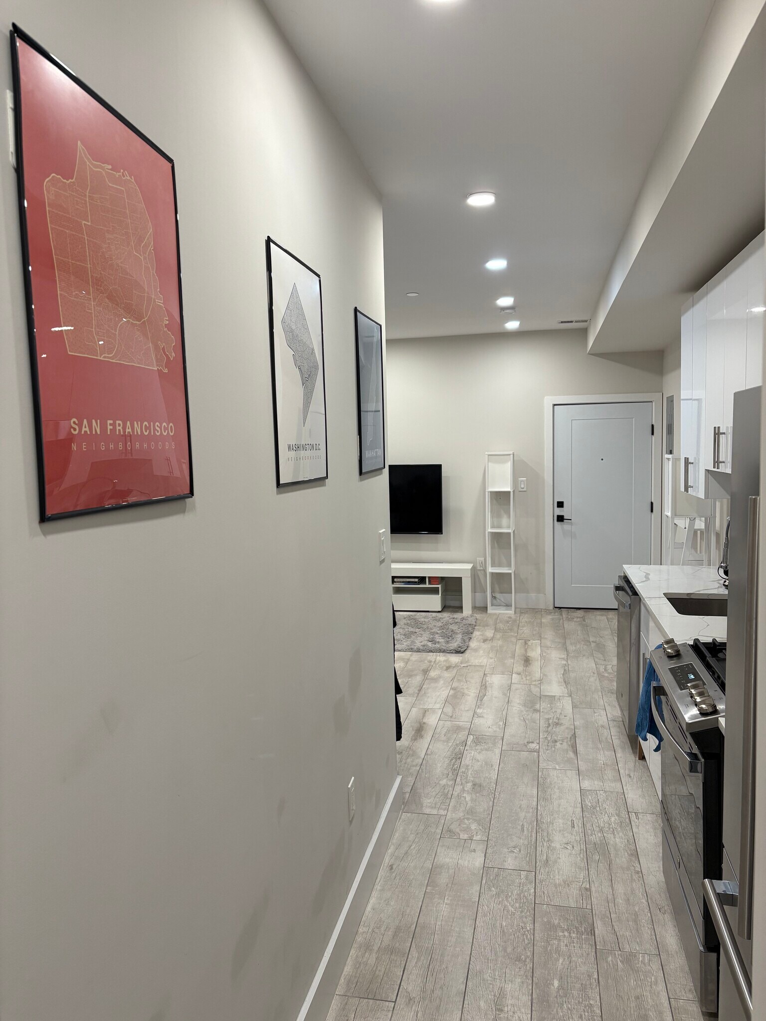 Building Photo - 2556 University Pl NW