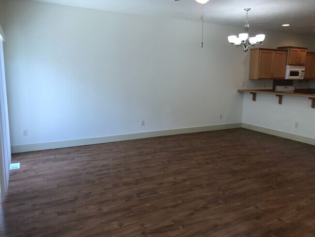 Building Photo - 2131 S Amy Ave