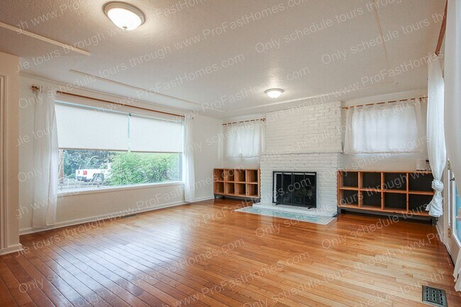 Building Photo - 5527 SE 71st Ave