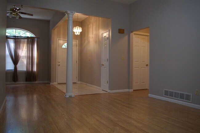 Building Photo - Great 3 Bed 2 Bath House In Ashland MO!