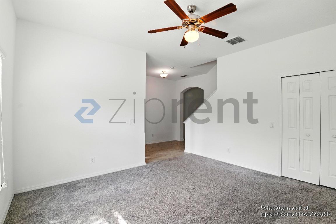 Building Photo - 10749 Pleasant Knoll Dr