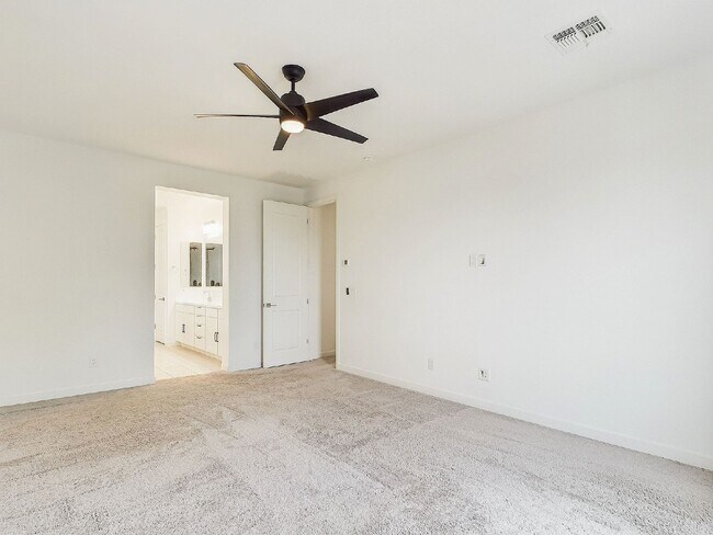 Building Photo - A luxe home in the heart of Chandler