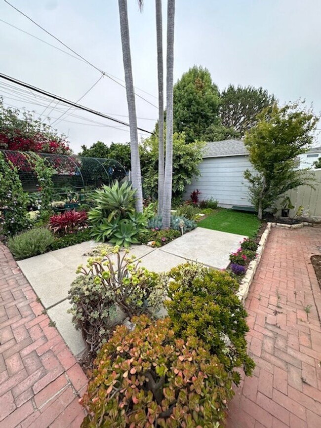 Building Photo - Westchester Home Perfect for Plant/Garden ...