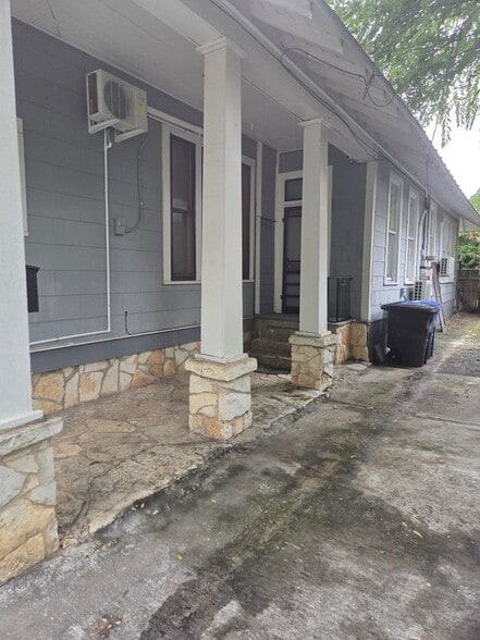 Building Photo - 716 E Guenther St