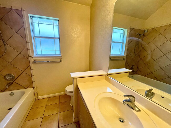 Building Photo - Beautiful 3 Bedroom Home Near Brooks City Base in South San Antonio