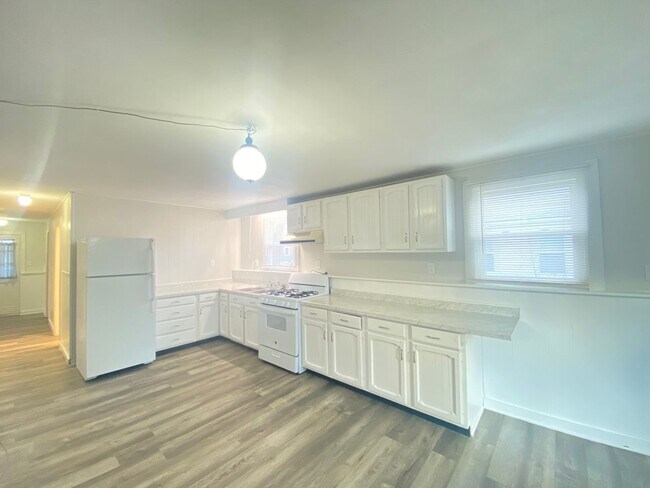 Building Photo - 30 Thorwald Ave