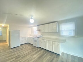 Building Photo - 30 Thorwald Ave