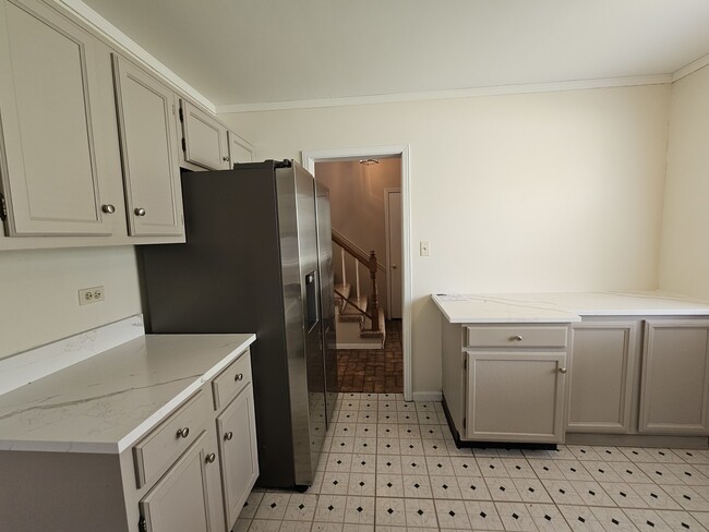 Building Photo - 2385 Goldfinch St