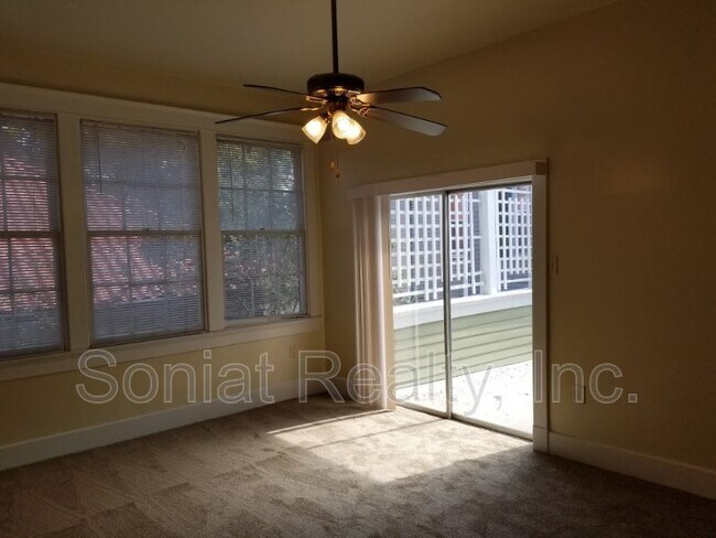 Building Photo - 110 S Pierce St