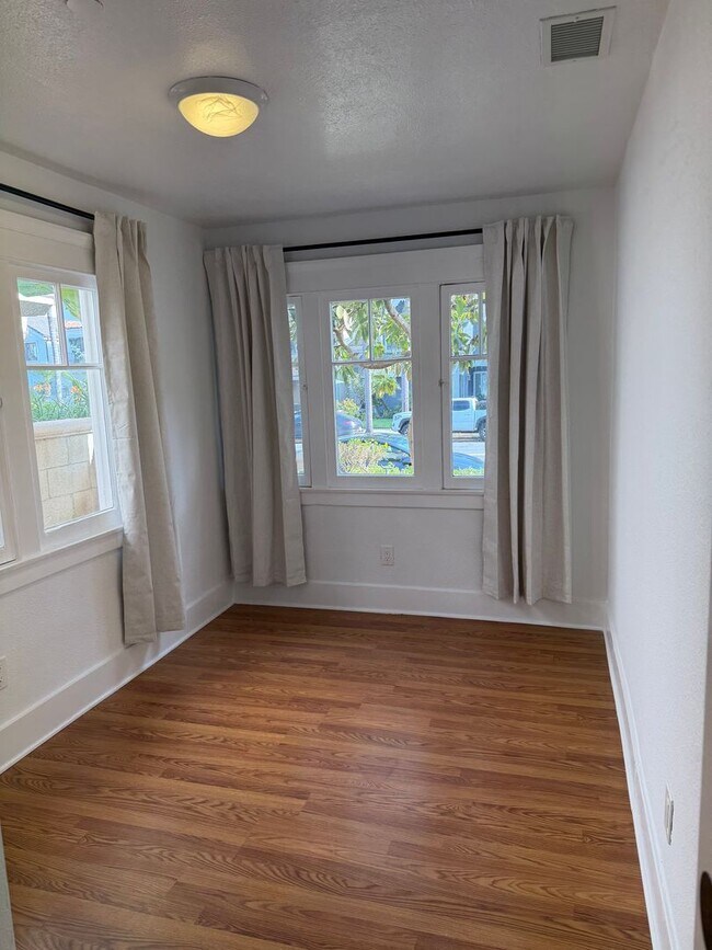 Building Photo - 603 8th St