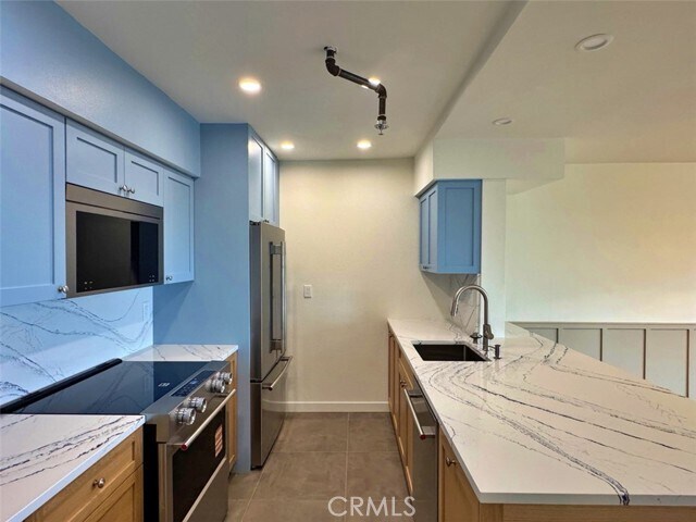 Building Photo - 230 S Catalina Ave