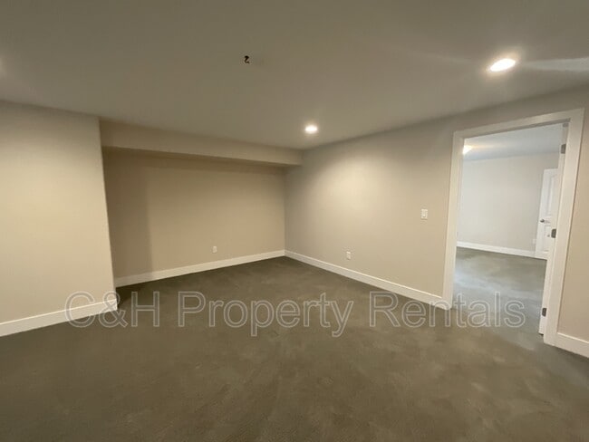 Building Photo - 5506 Sunny Cv