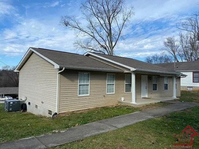 Building Photo - 1427 Lantana Ln NW