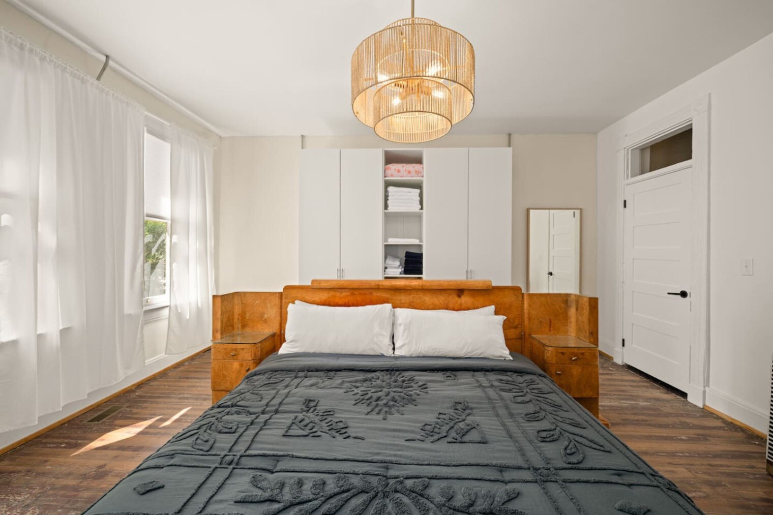 Building Photo - 2 Hust Alley