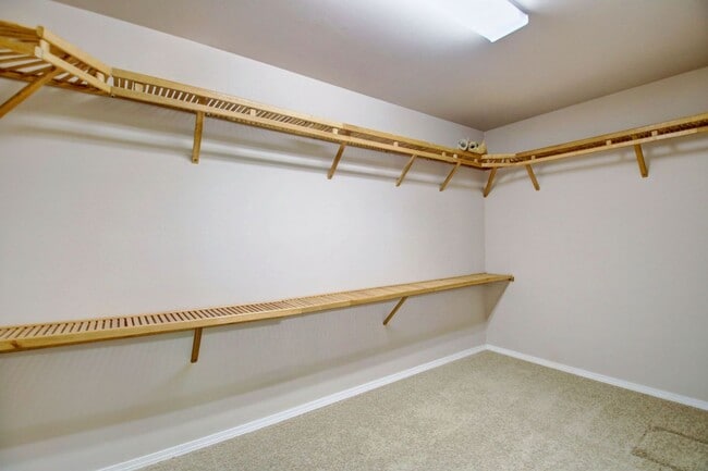 Building Photo - Lovely Clinton Home with Great Light and Pet Friendly!