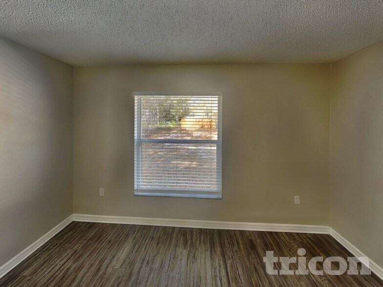 Building Photo - 3390 Shalimar Cir