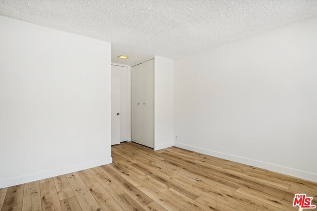 Building Photo - 9000 Clifton Wy