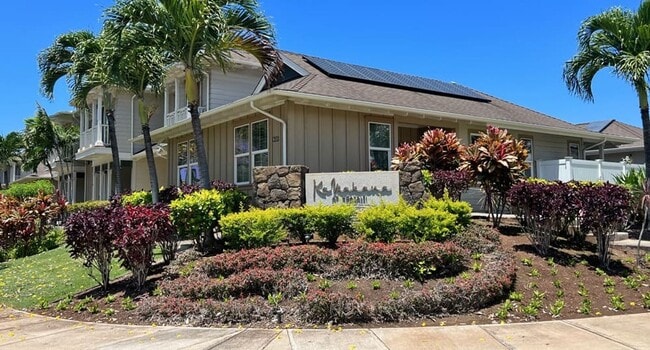 Building Photo - 3 BD/ 3 BA Townhome W/ Solar- Available no...