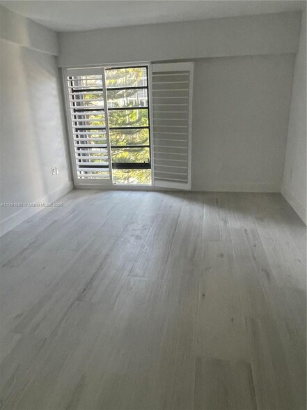 Building Photo - 575 Crandon Blvd