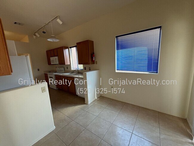 Building Photo - Beautiful 2 BD 2 BA House in the Springs in Green Valley - GVR Included!