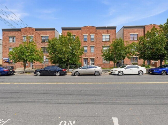 Building Photo - 374 Sip Ave