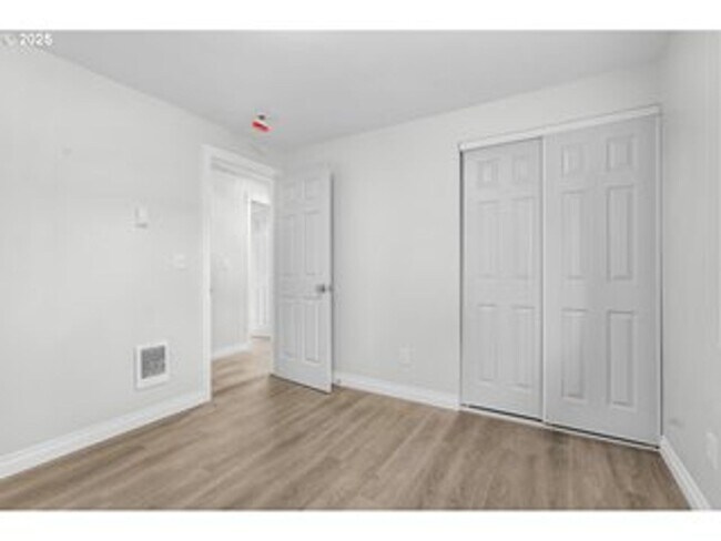 Building Photo - Beautifully Remodeled 3 Bedroom Home with ...