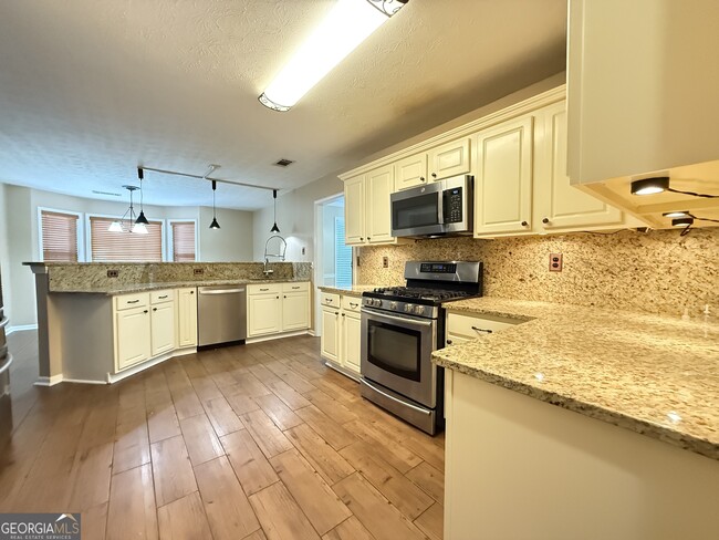 Building Photo - 7235 Coral Lake Dr