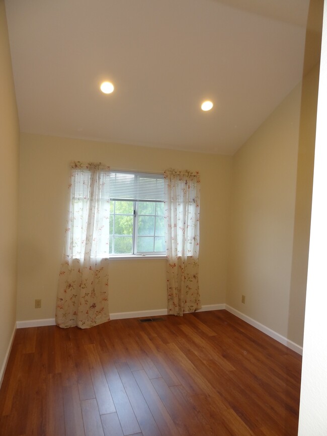 Building Photo - 161 Lynx Ct