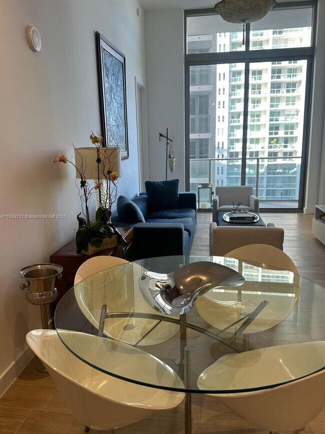 Building Photo - 2655 S Bayshore Dr