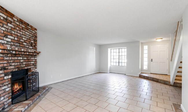 Building Photo - 4718 E Alamos Ave