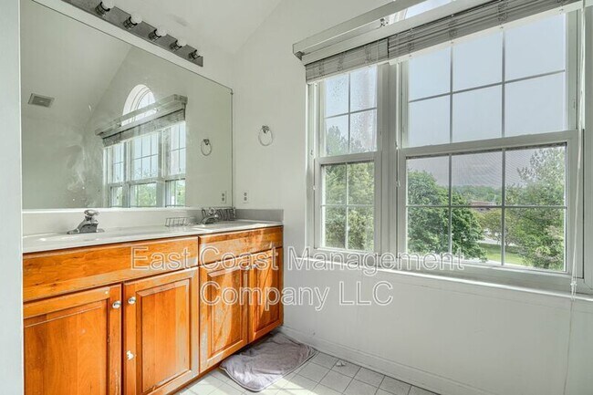 Building Photo - 403 Deer Hill Cir