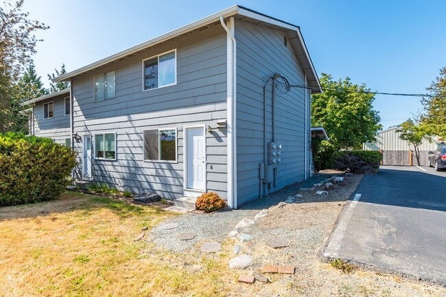 Building Photo - Two Bedroom Two Story Townhouse In Town