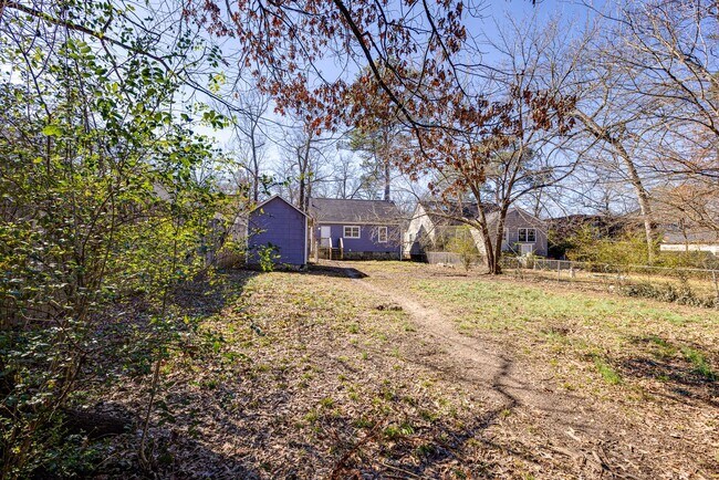 Building Photo - Newly Renovated 3BR/1BTH with Loft for Rent!