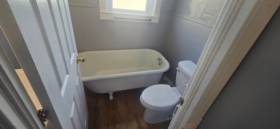 Building Photo - 404 Rutherford Ave