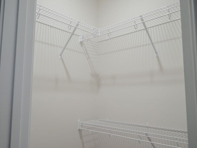 Building Photo - 408 S Zetterower Ave