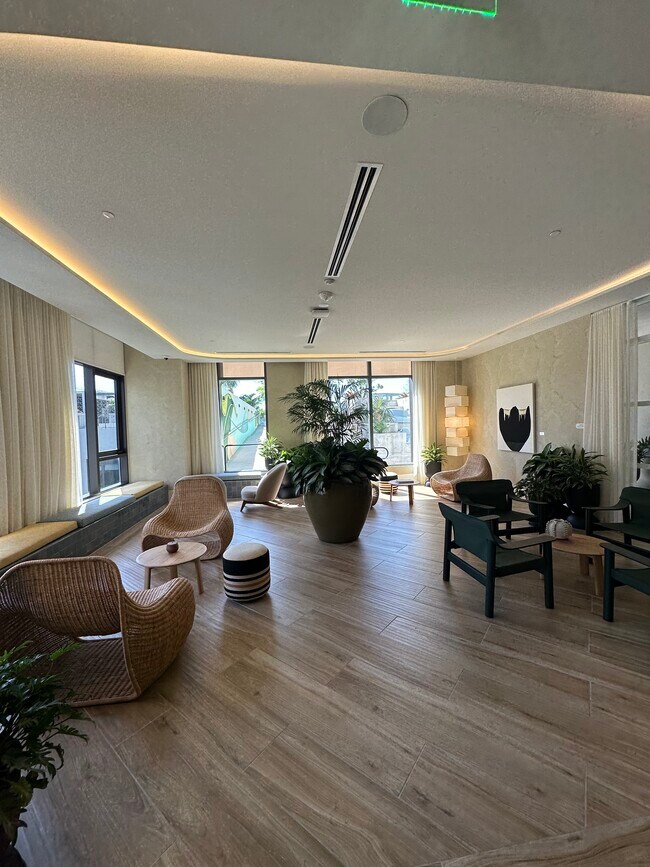 Building Photo - 3242 NW 3rd Ave