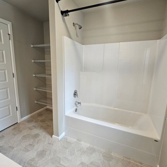 Building Photo - Beautiful 4-Bedroom Home with Spacious Loft, Fenced Yard & More!