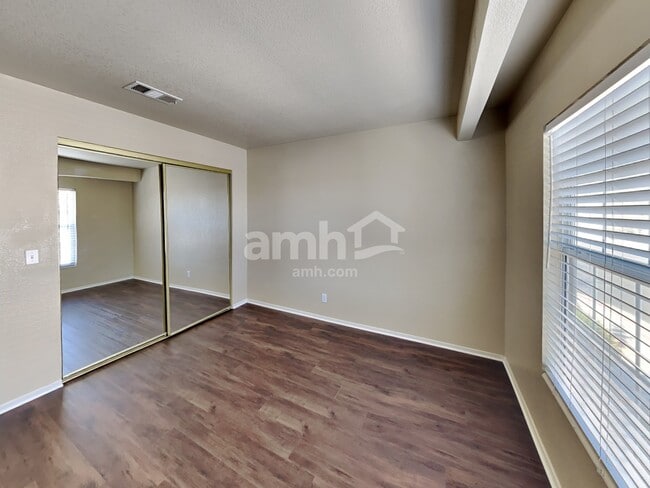 Building Photo - 8005 Sandmark Dr