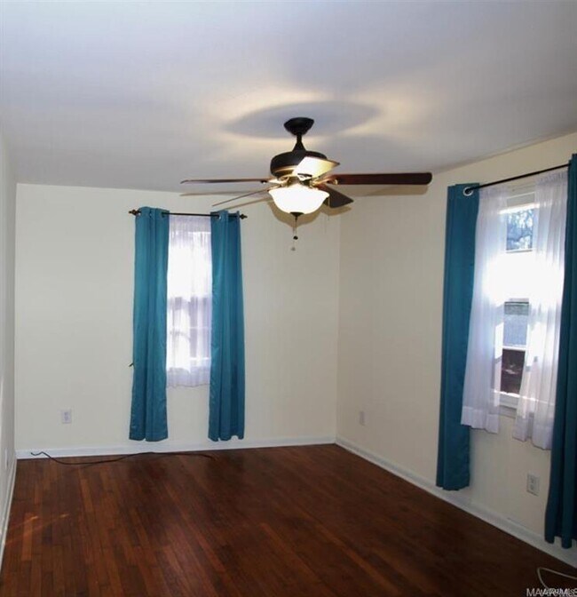 Building Photo - 418 Claud Rd