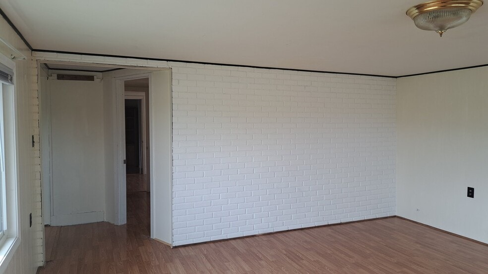Building Photo - 1221 E Gallatin St